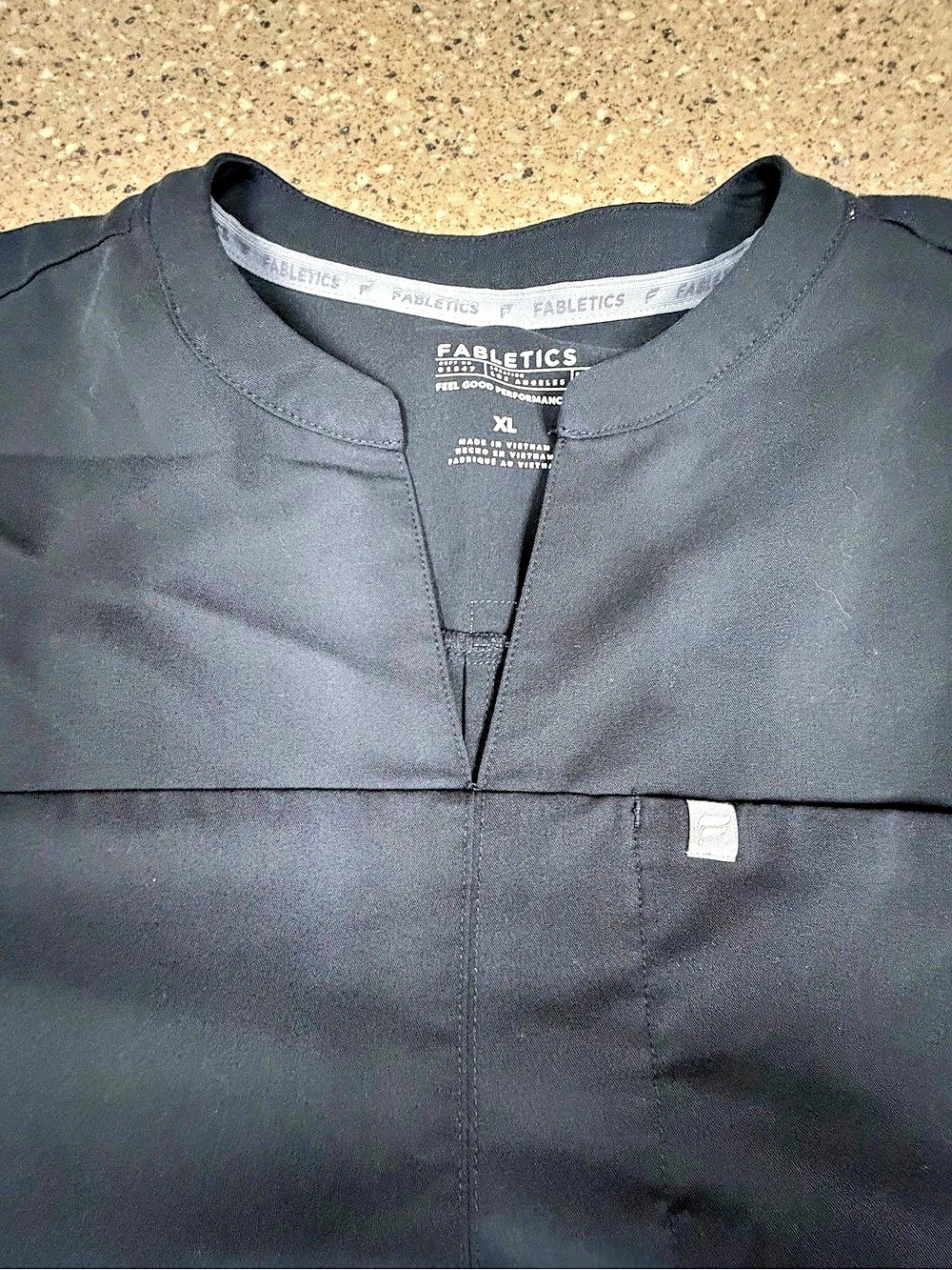 Fabletics women’s scrub set - Picture 3 of 5